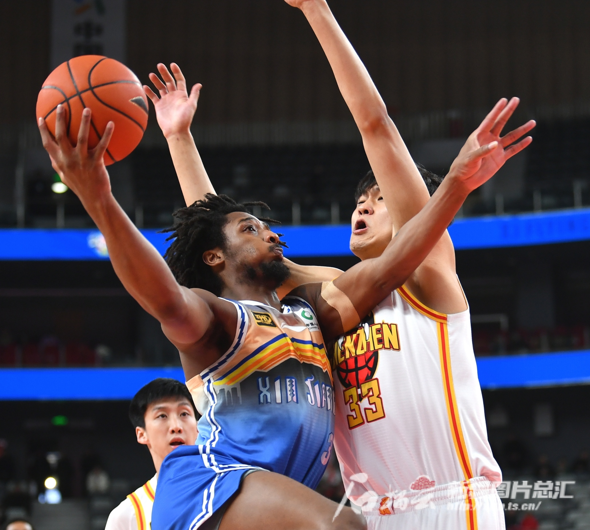 冲刺阶段突围战来临，深圳男篮围绕德国杯豪取连胜，目标明确，阵容厚度经受考验的简单介绍