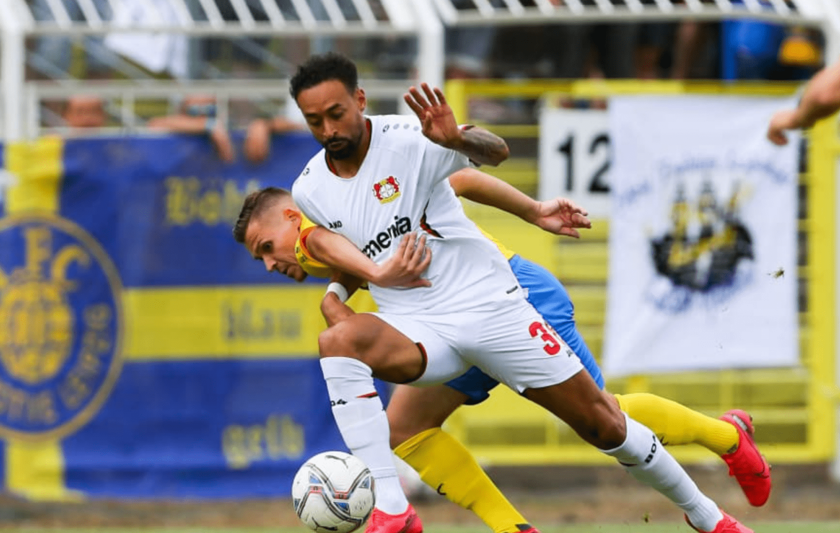 关于今夜突围战来临；里昂围绕德国杯完成体检；气氛紧张；细节决定成败的信息